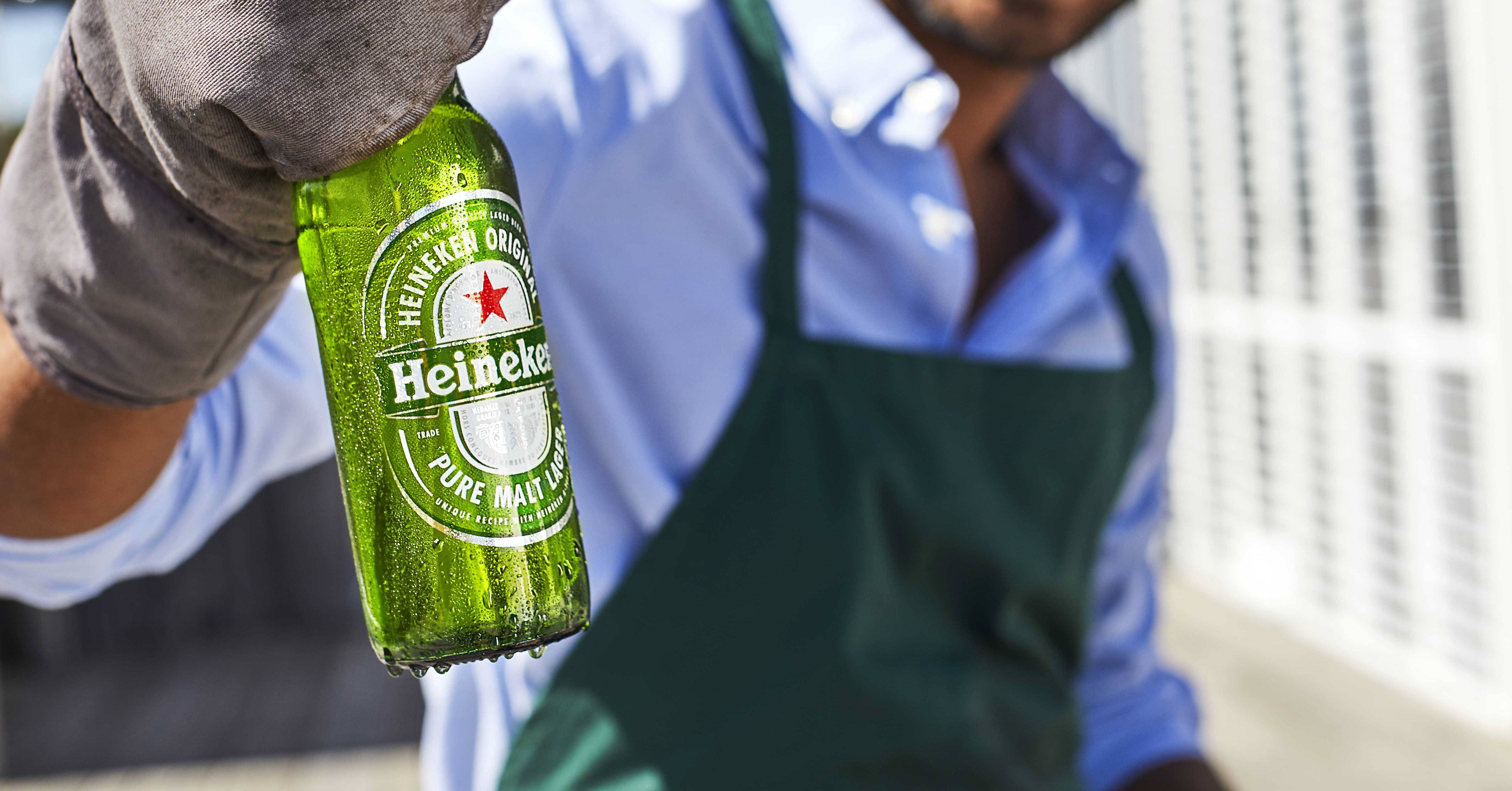 Heineken BBQ Smiling Guy (Cropped) 5774X3020px
