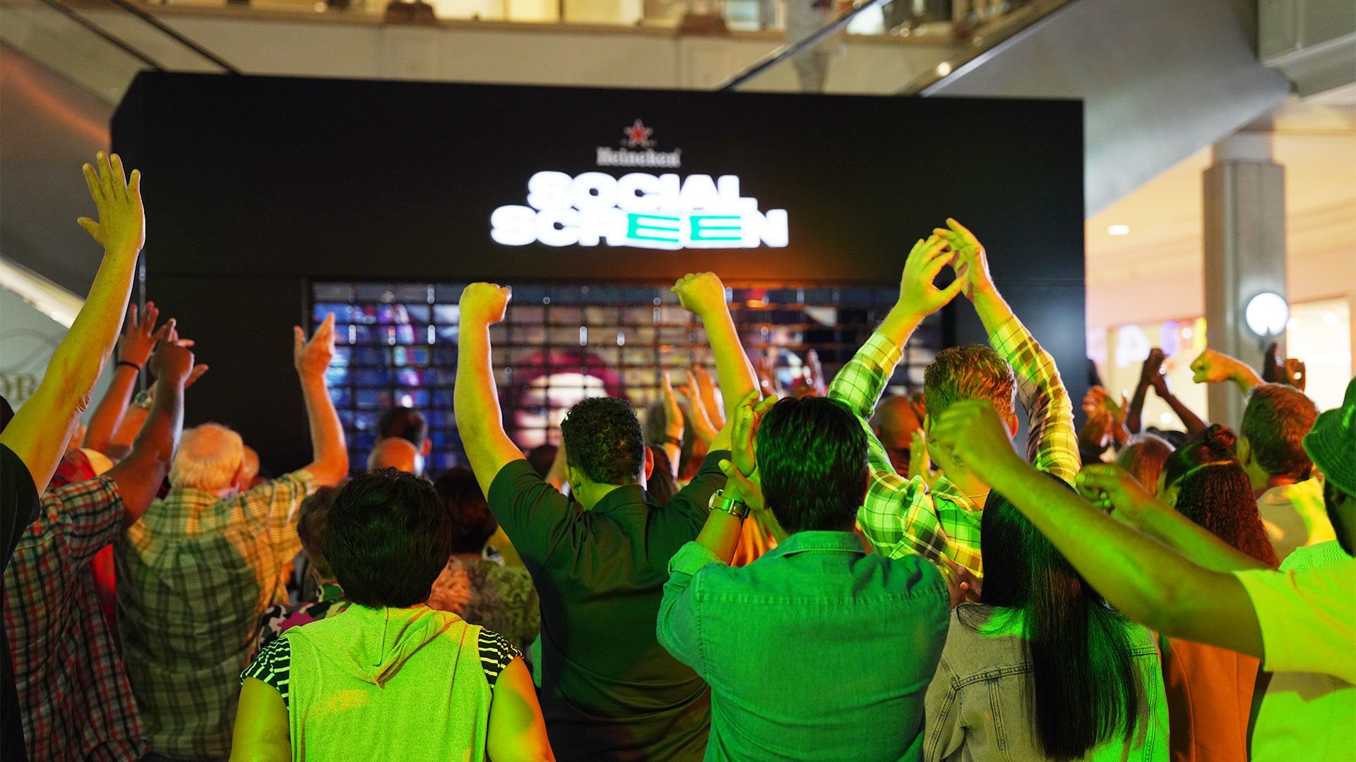 social-screen-card